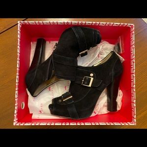 Size 8 Elaine Turner Elan Black Suede Hero